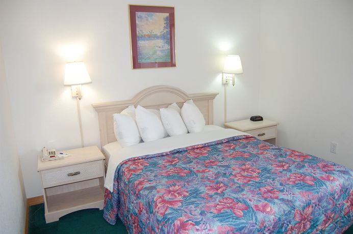 Imagen de la habitación del Hotel Mariner Inn and Suites. Foto 12