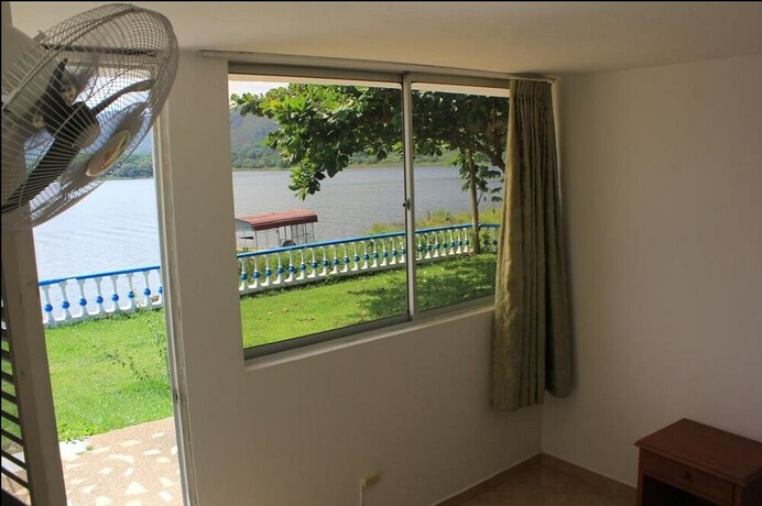 Imagen de la habitación del Hotel Marineros Club Nautico. Foto 15