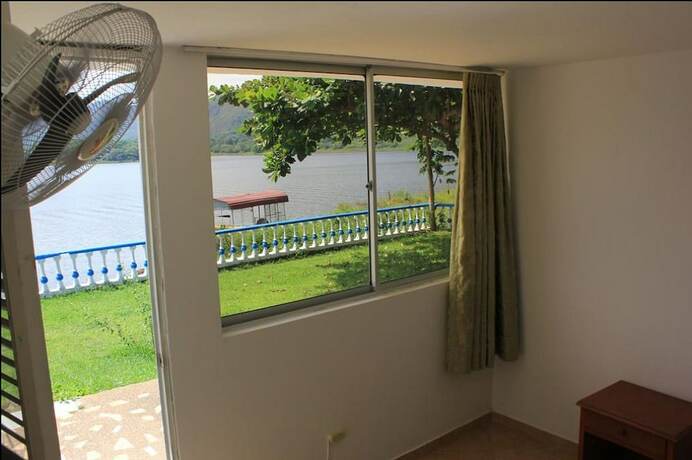 Imagen de la habitación del Hotel Marineros Club Nautico. Foto 19