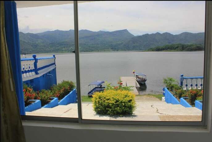 Imagen de la habitación del Hotel Marineros Club Nautico. Foto 23