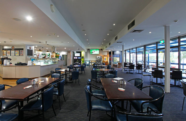Imagen del bar/restaurante del Hotel Mariners On The Waterfront. Foto 7