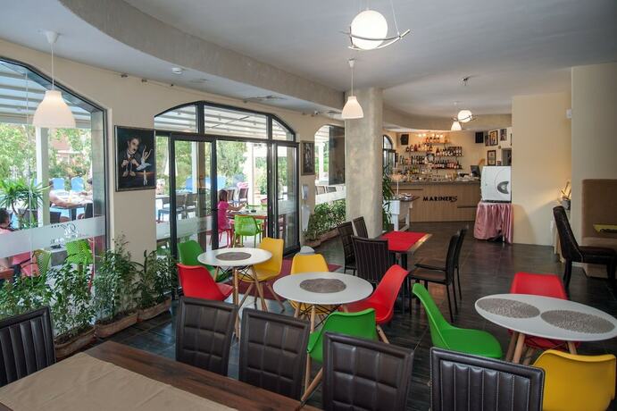 Imagen general del Hotel Mariner\'s Suites. Foto 2