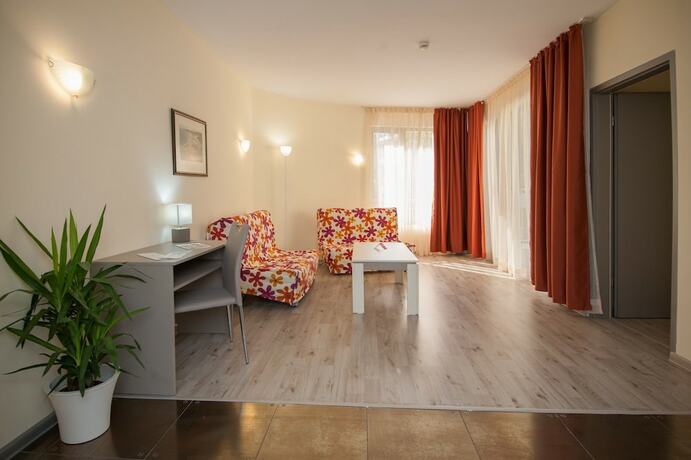 Imagen general del Hotel Mariner\'s Suites. Foto 16