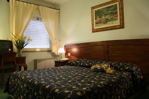 Imagen de la habitación del Hotel Marini. Foto 12