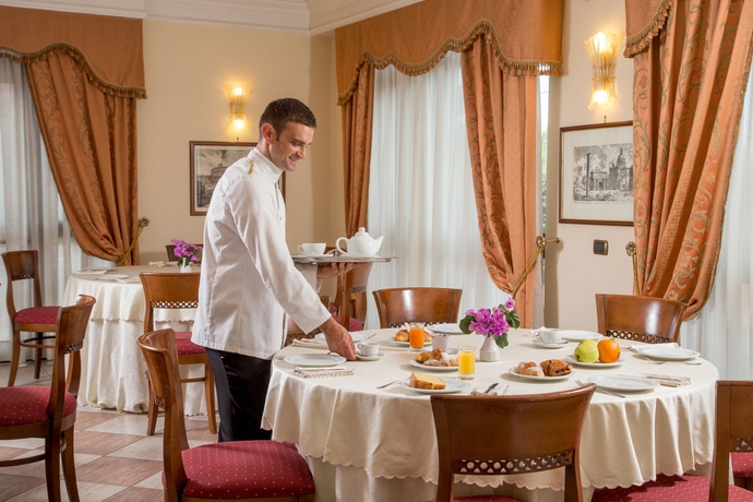 Imagen del bar/restaurante del Hotel Marini Park. Foto 6