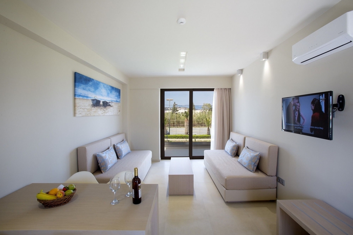 Imagen de los interiores del Hotel Marinos Beach. Foto 14