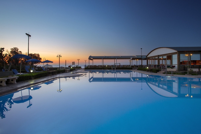 Imagen de la piscina del Hotel Marinos Beach. Foto 15