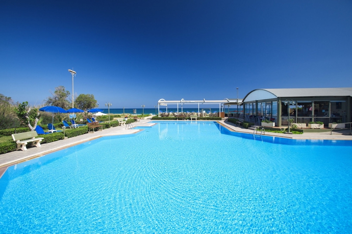 Imagen de la piscina del Hotel Marinos Beach. Foto 16