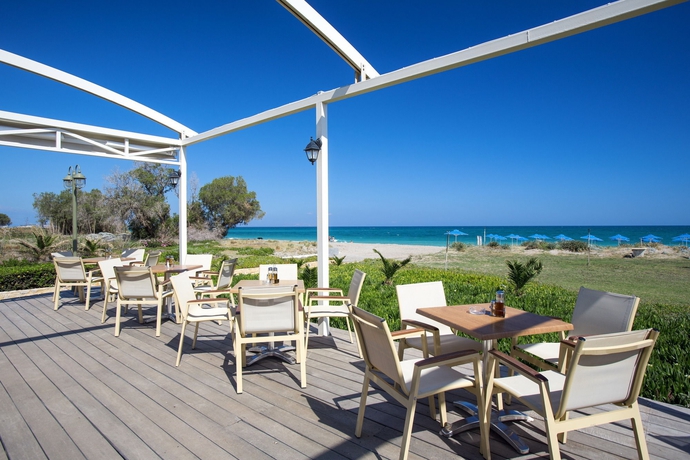 Imagen del bar/restaurante del Hotel Marinos Beach. Foto 6