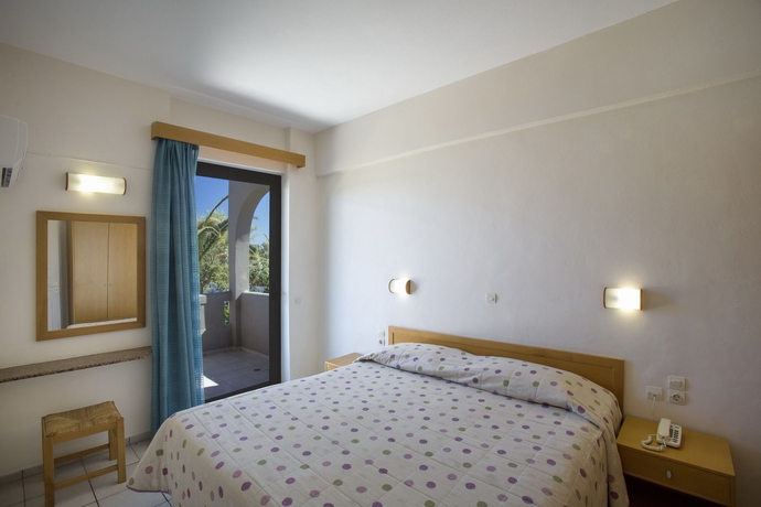 Imagen de la habitación del Hotel Marinos Beach. Foto 11