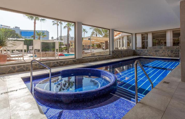 Imagen de la piscina del Hotel Marins Beach Club Adults Only. Foto 13