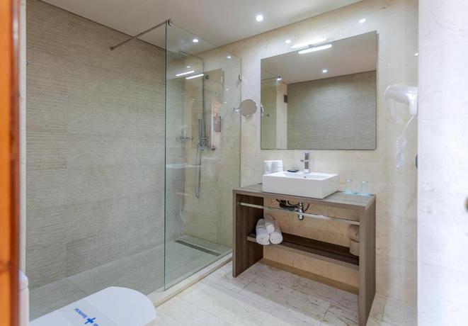 Imagen de la habitación del Hotel Marins Beach Club Adults Only. Foto 5