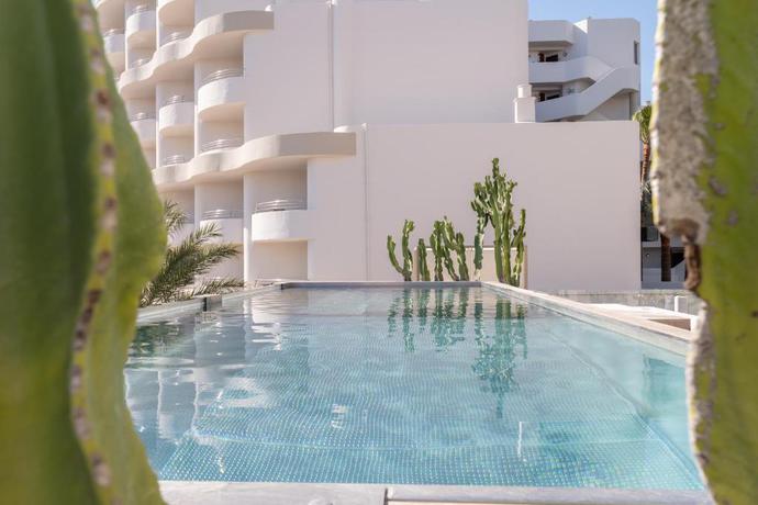 Imagen de la piscina del Hotel Marins Beach Club Adults Only. Foto 14