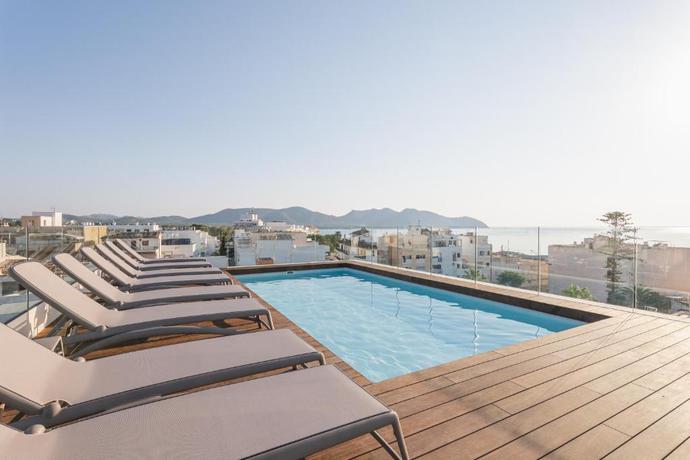 Imagen de la piscina del Hotel Marins Naiya Boutique. Foto 6