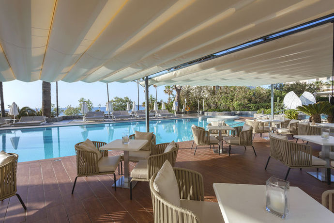 Imagen del bar/restaurante del Hotel Marins Suites Adults Only. Foto 2