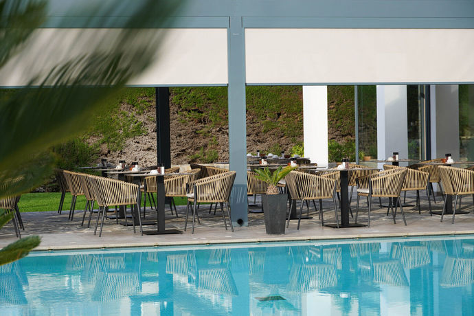 Imagen de la piscina del Hotel Marins Suites Adults Only. Foto 17