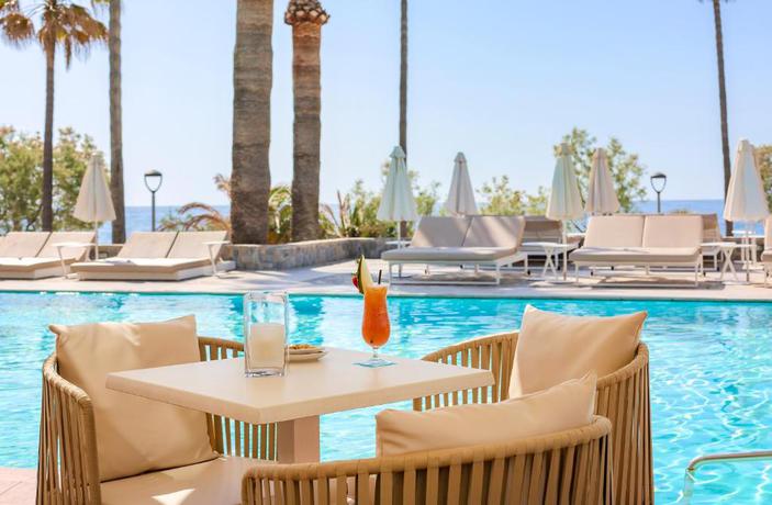 Imagen de la piscina del Hotel Marins Suites Adults Only. Foto 20