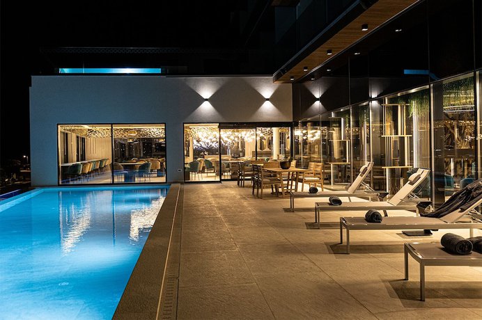 Imagen de la piscina del Hotel Marinus Beach. Foto 20