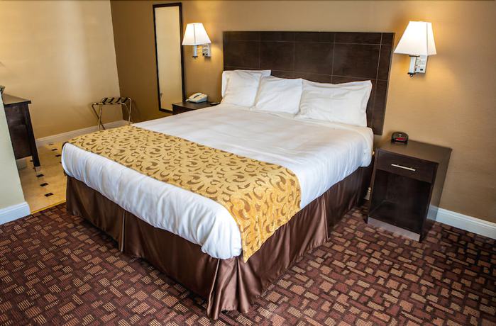 Imagen de la habitación del Hotel Marinwood Inn and Suites. Foto 2