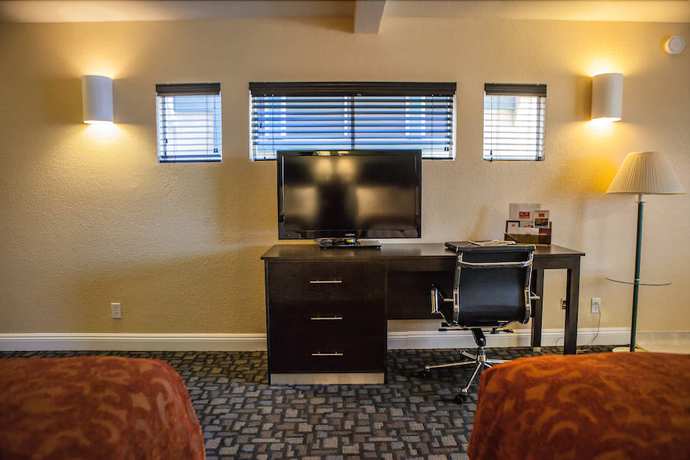 Imagen de la habitación del Hotel Marinwood Inn and Suites. Foto 10