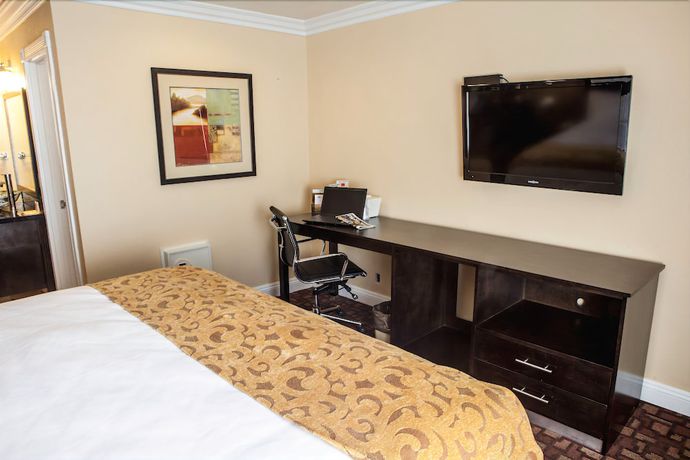 Imagen de la habitación del Hotel Marinwood Inn and Suites. Foto 12