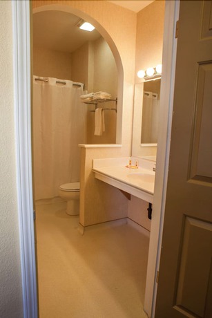 Imagen de la habitación del Hotel Marinwood Inn and Suites. Foto 14