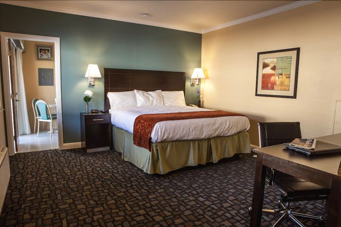 Imagen de la habitación del Hotel Marinwood Inn and Suites. Foto 15