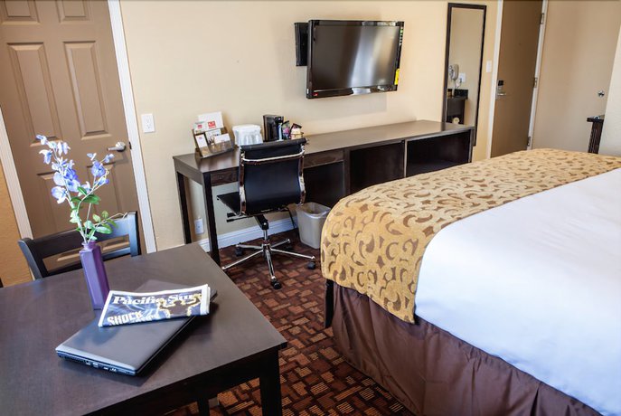 Imagen de la habitación del Hotel Marinwood Inn and Suites. Foto 19