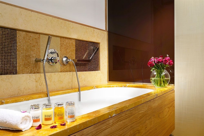 Imagen de la habitación del Hotel Mario De Fiori 37. Foto 18