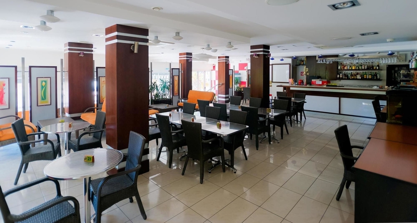 Imagen del bar/restaurante del Hotel Marion, Poli Crysochous. Foto 1