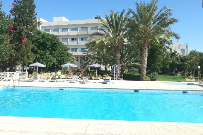 Imagen de los exteriores del Hotel Marion, Poli Crysochous. Foto 5