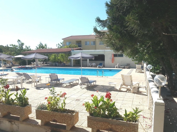 Imagen de los exteriores del Hotel Marion, Poli Crysochous. Foto 8