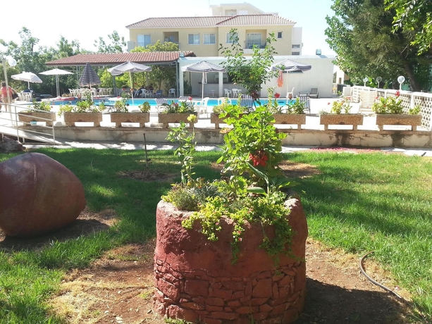 Imagen de los exteriores del Hotel Marion, Poli Crysochous. Foto 9