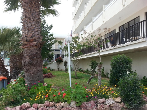 Imagen de los exteriores del Hotel Marion, Poli Crysochous. Foto 10