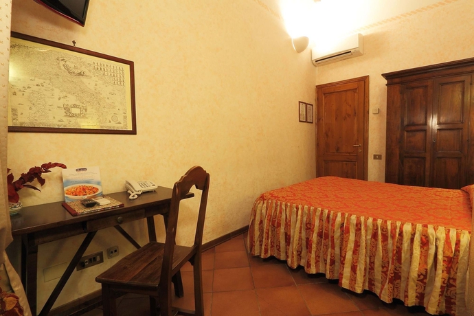 Imagen de la habitación del Hotel Marios. Foto 11