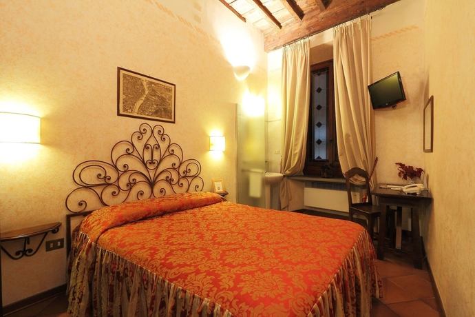 Imagen de la habitación del Hotel Marios. Foto 12