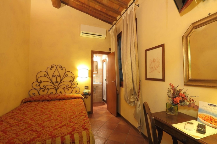 Imagen de la habitación del Hotel Marios. Foto 13