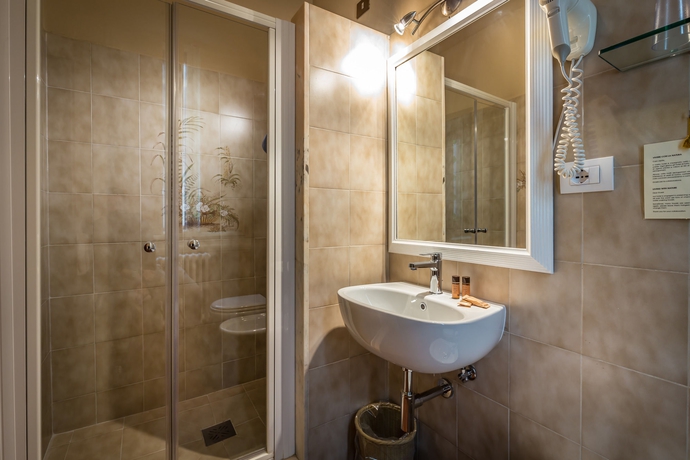 Imagen de la habitación del Hotel Marios. Foto 15