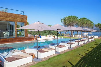 Imagen de la piscina del Hotel Mariosa. Foto 12