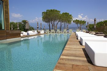 Imagen de la piscina del Hotel Mariosa. Foto 13