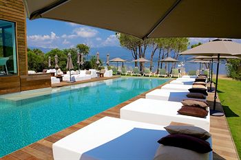 Imagen de la piscina del Hotel Mariosa. Foto 14