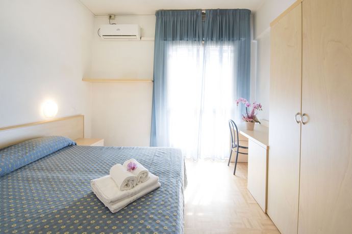 Imagen de la habitación del Hotel Mariotti. Foto 7