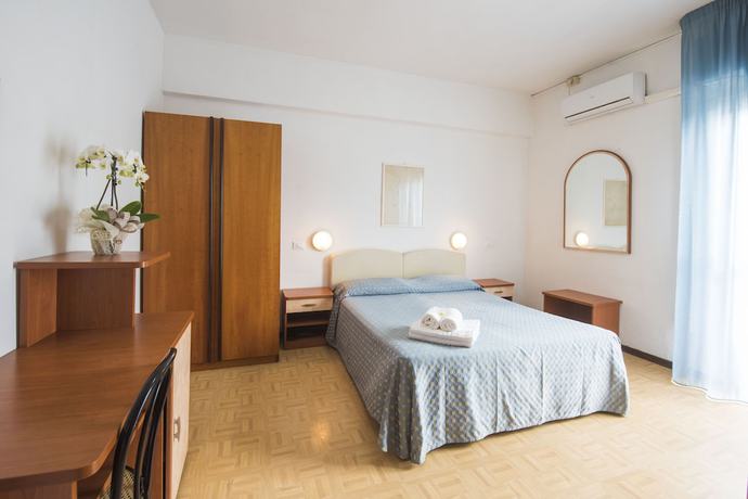 Imagen de la habitación del Hotel Mariotti. Foto 8