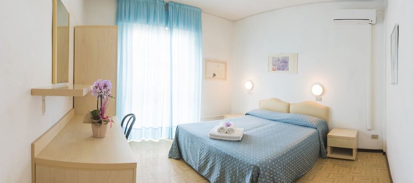 Imagen de la habitación del Hotel Mariotti. Foto 12