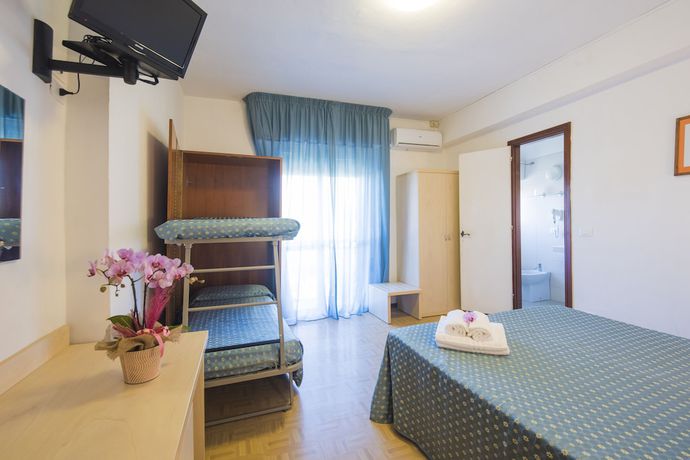 Imagen de la habitación del Hotel Mariotti. Foto 15