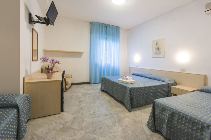 Imagen de la habitación del Hotel Mariotti. Foto 16
