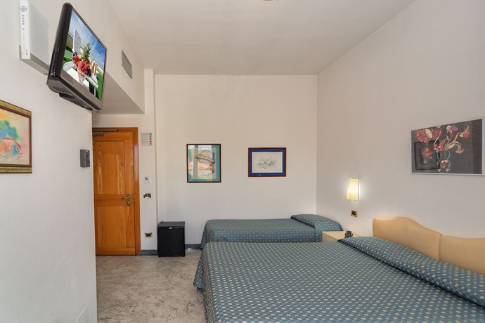 Imagen de la habitación del Hotel Mariotti. Foto 18