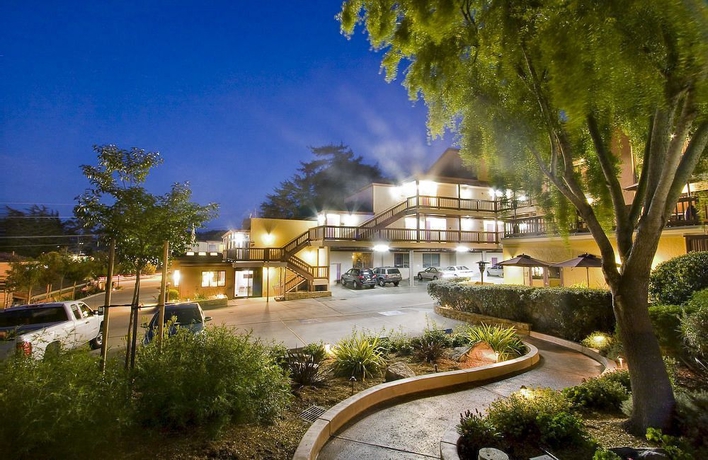 Imagen de los exteriores del Hotel Mariposa Inn and Suites. Foto 6