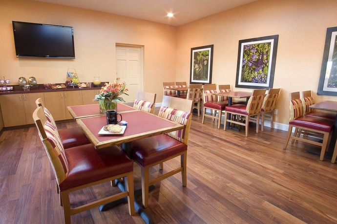 Imagen del bar/restaurante del Hotel Mariposa Inn and Suites. Foto 2