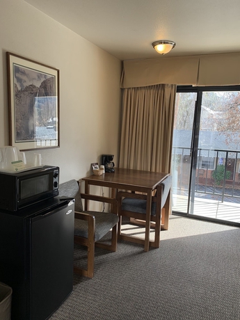 Imagen de la habitación del Hotel Mariposa Lodge. Foto 5